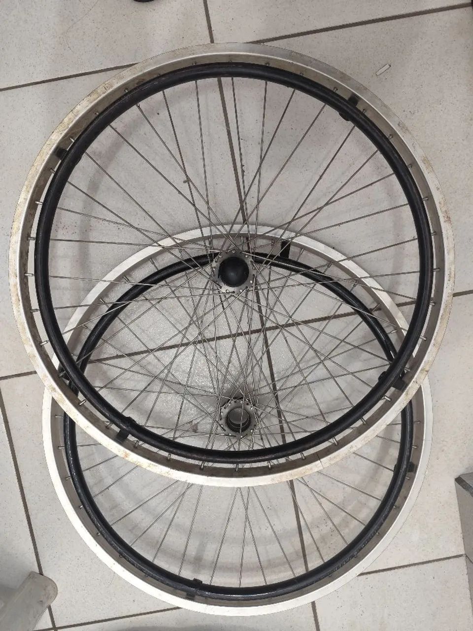 RODAS DE CADEIRA RODA (SOMENTE OS AROS)