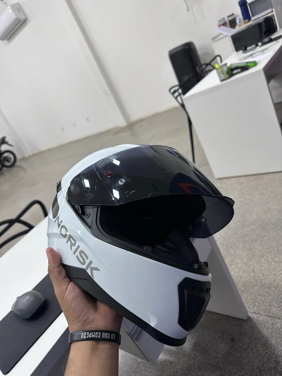 Vende-se Capacete NORISK SEMI NOVO - Foto 3