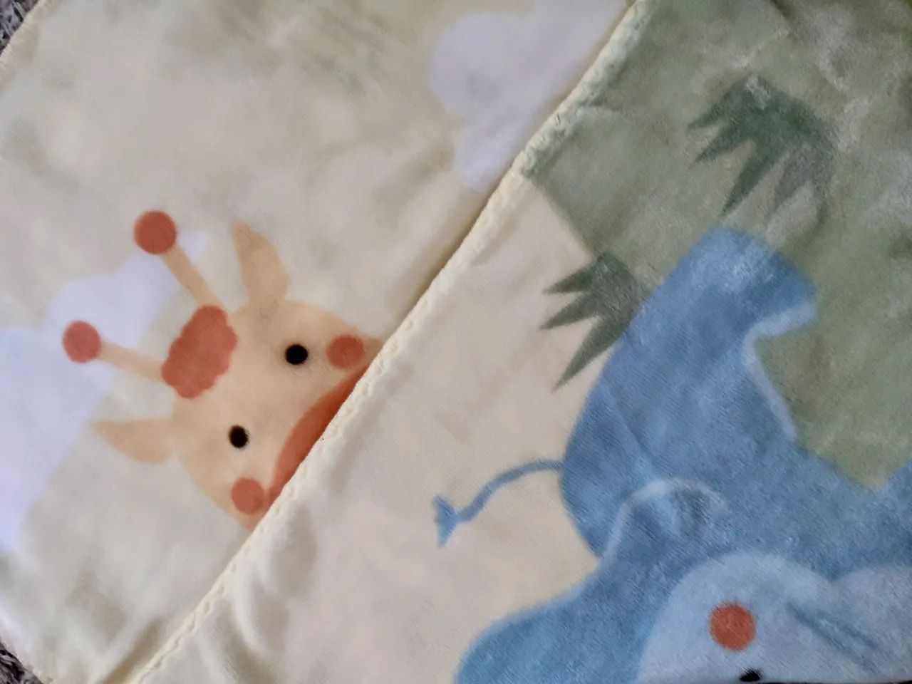Cobertor lindo de bebê com bichinhos toque macio   - Foto 2