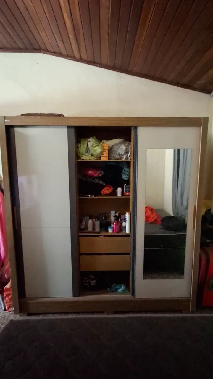 Vende - se Guarda Roupa 
