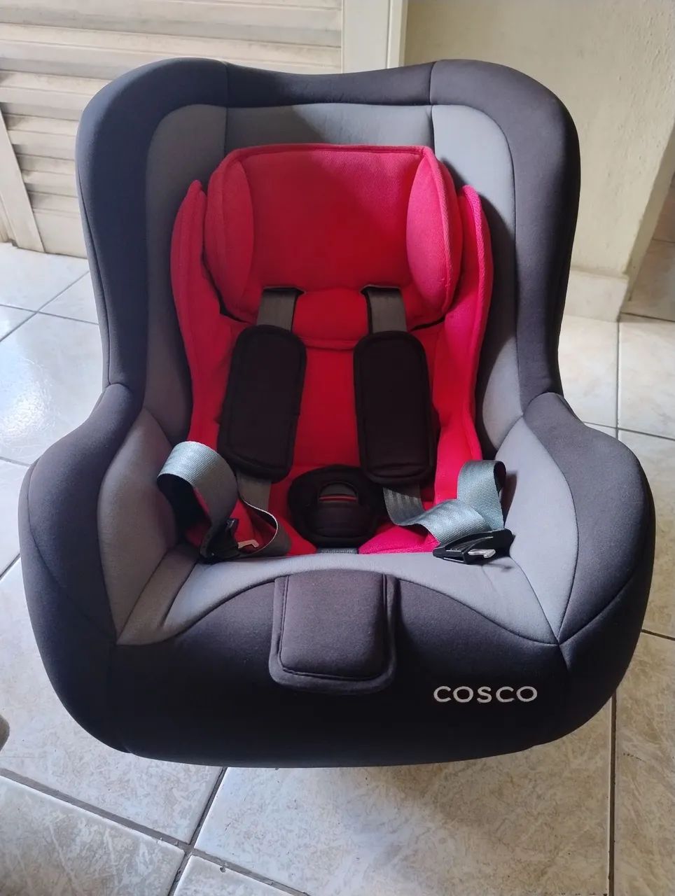 Cadeirinha para automóvel Simple Safe da Cosco 
