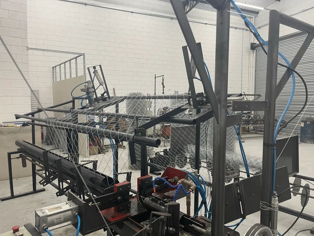 Vende-se máquina Automatica de fabricar tela de alambrado