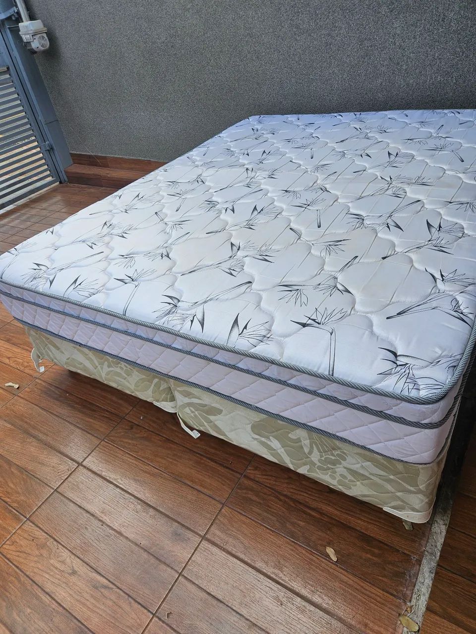 Cama Box Queen