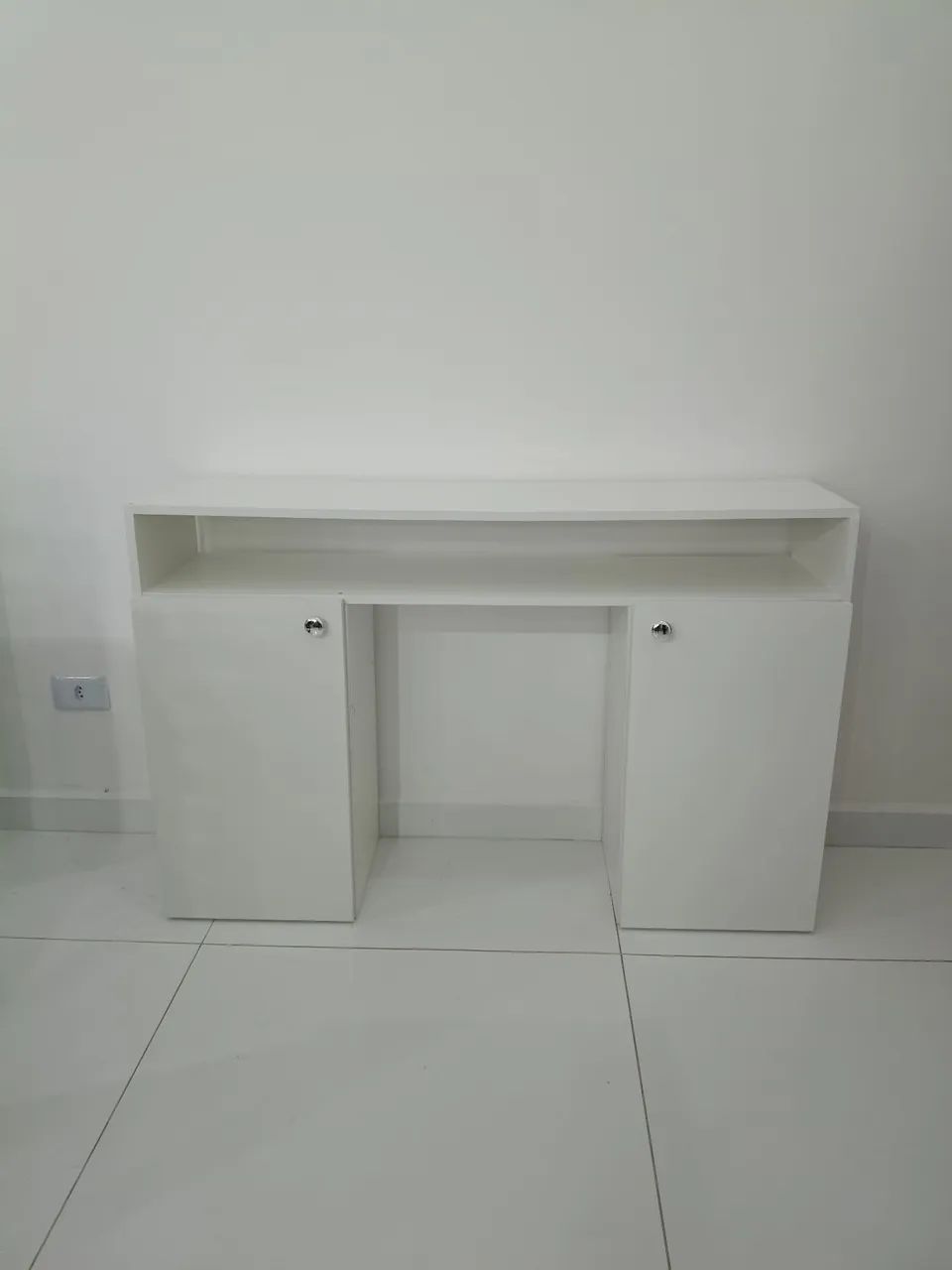 Vendo mesa em MDF para manicure 
