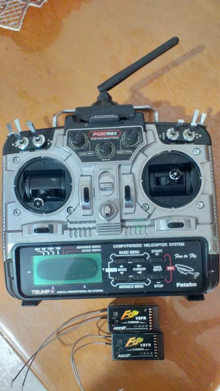 Rádio Futaba T8UHP.