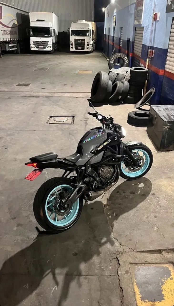 MT07 Cinza