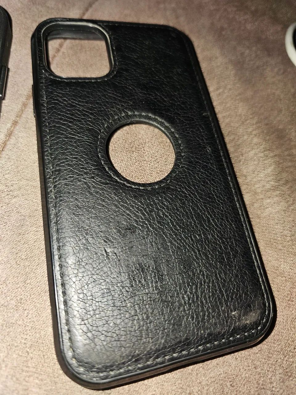 2 capinhas iPhone 11 usada mas novas uma e de couro . - Foto 3
