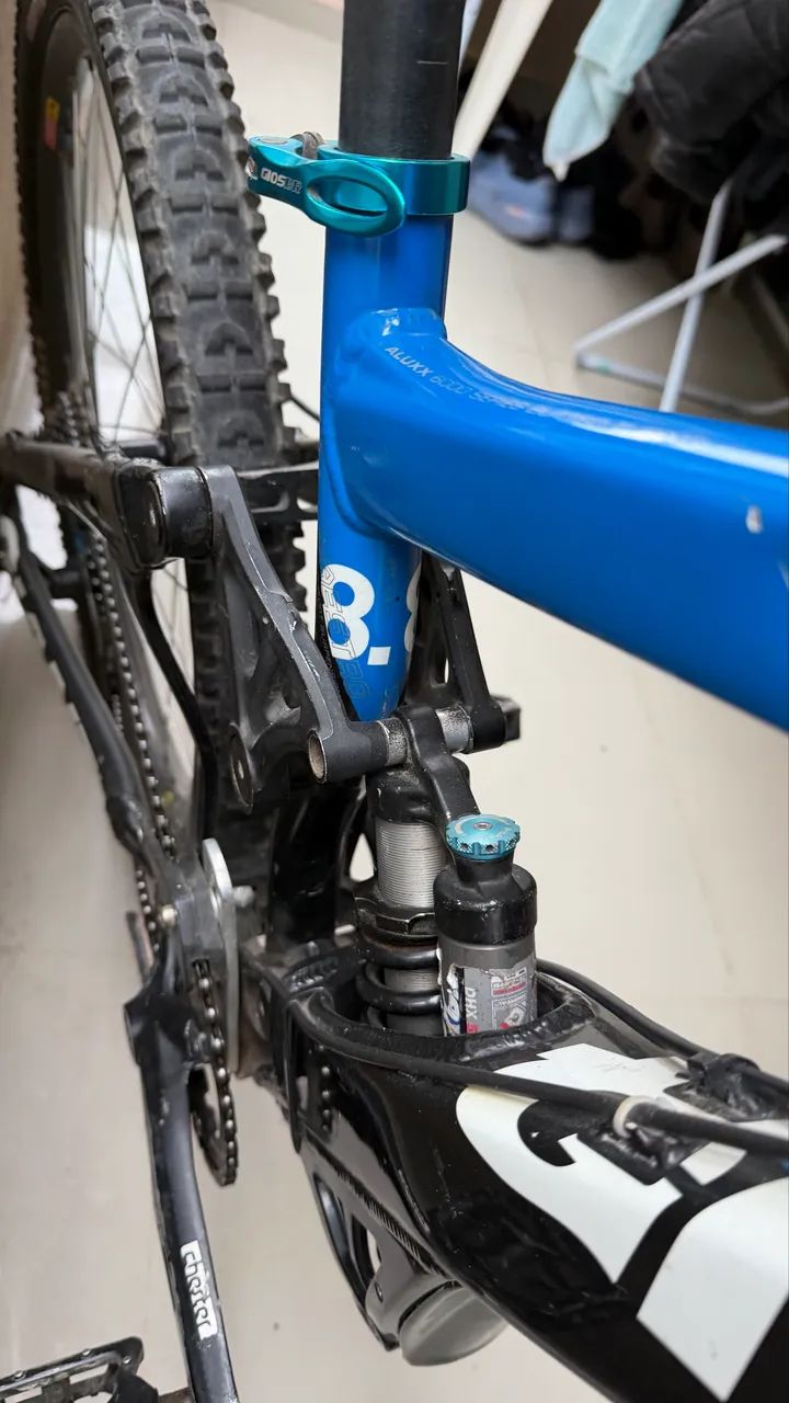 Giant Glory 8.8 com Fox Dhx5.0 e Marzocchi 888 - Foto 3