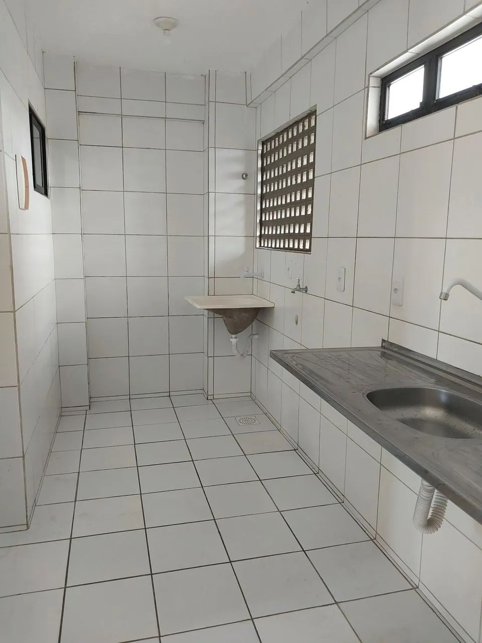 ALUGO APTO ÓTIMA LOCALIZAÇÃO  - Foto 2