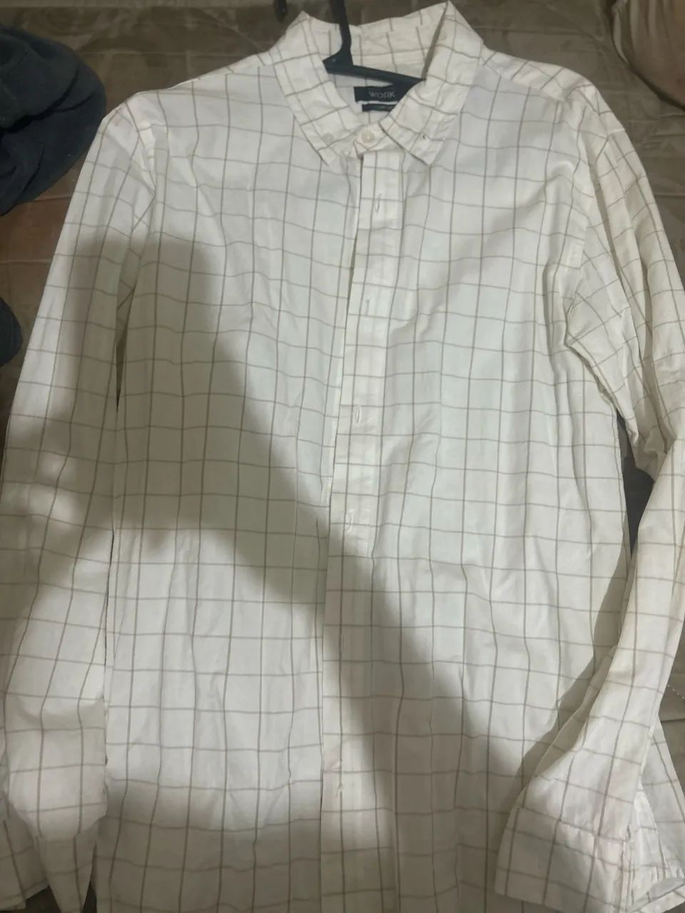 camiseta manga monga, branca. quadriculada. Nova. - Foto 2