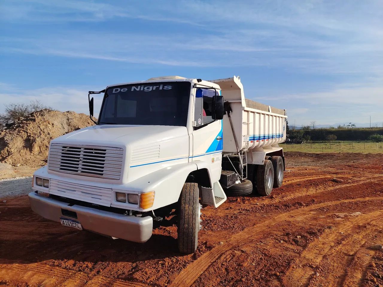 MB 2325 traçado caçamba 