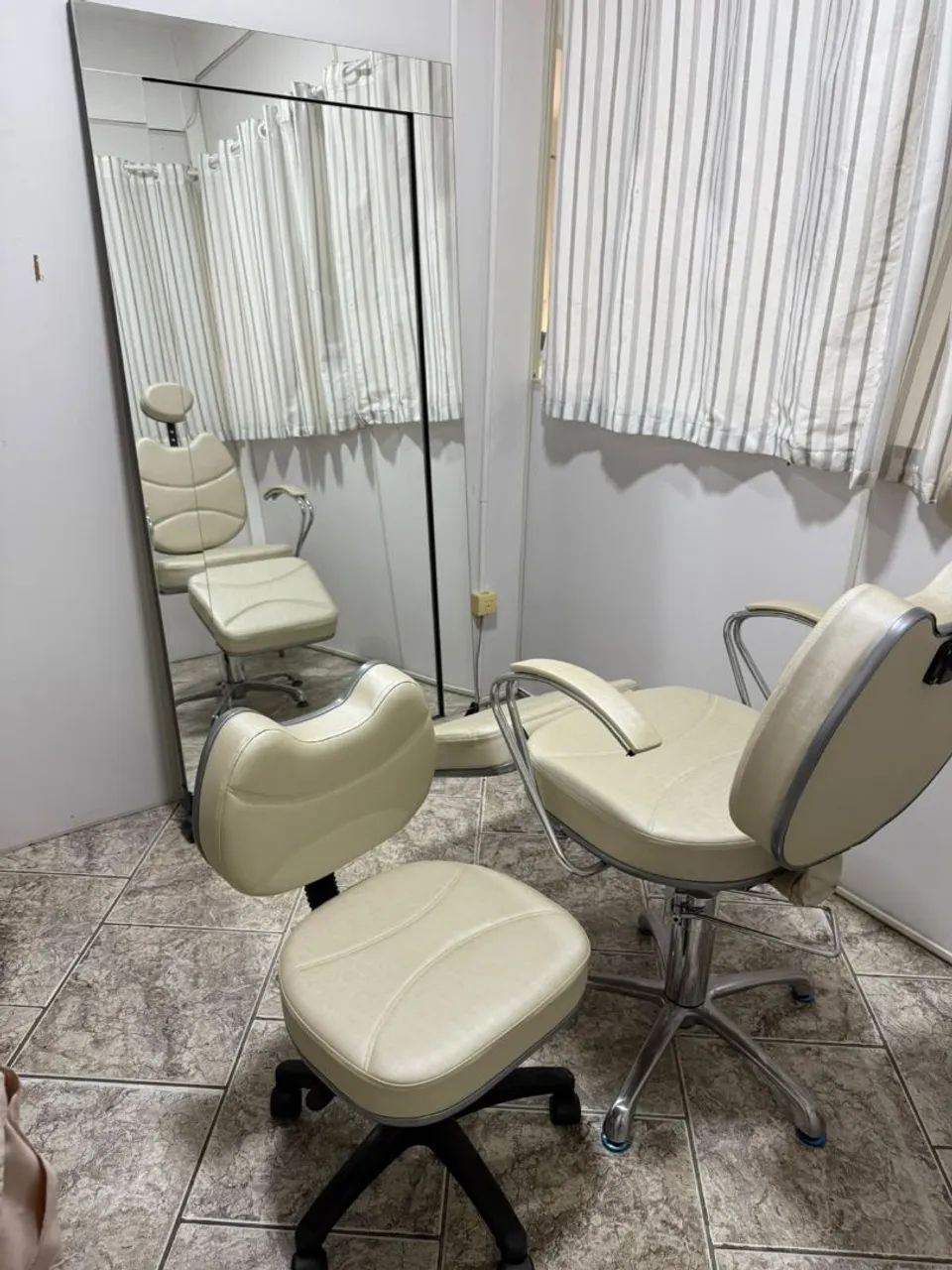 Cadeira para manicure, esteticista nova