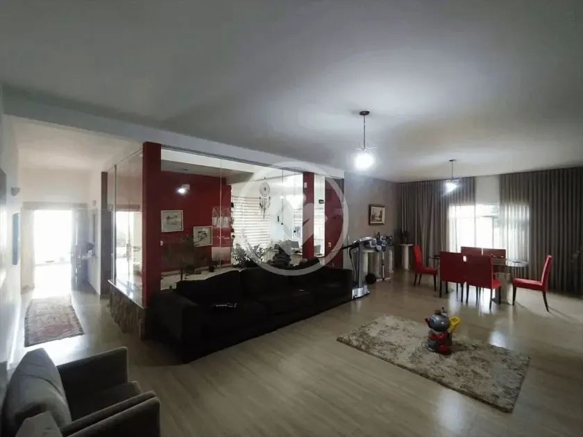 Casa Ampla no centro de Várzea Grande, com 635m² de área construída possui 5 quartos, send - Foto 5