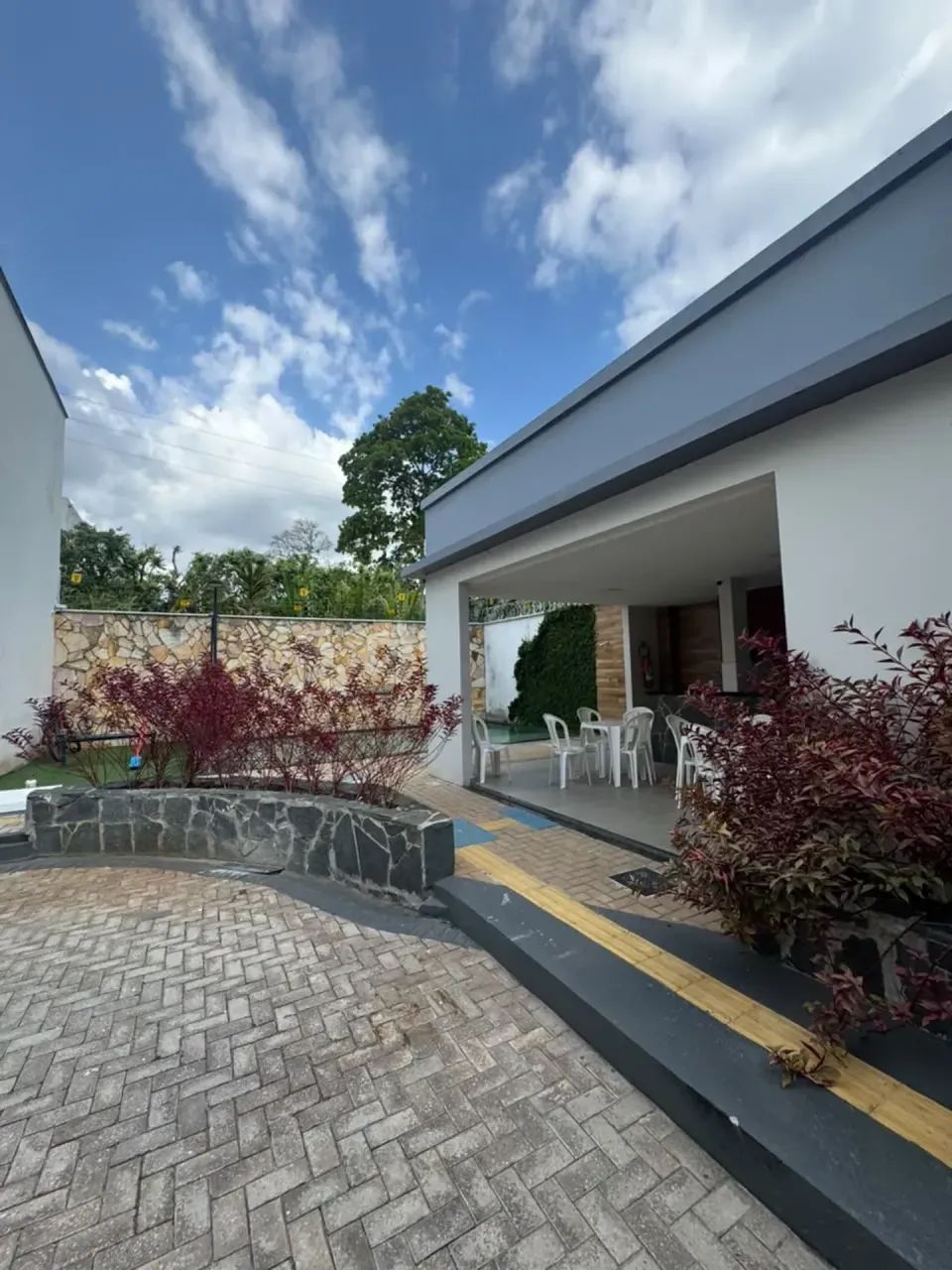 SOBRADO NO E CHARDON RESIDENCE COM 3 QUARTOS E ÁREA GOURMET PRIVATIVA