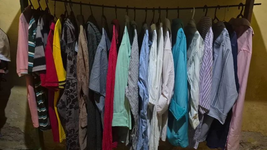  ROUPAS PRA BRECHÓ LOTES COM 155 PEÇAS  - Foto 4
