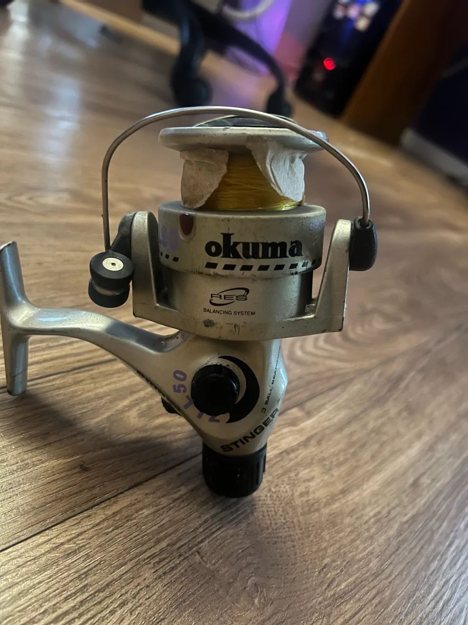 (SEMI NOVO) Kit 2 molinetes para pesca Serena 2000 e Okuma ZLL50 - Foto 3