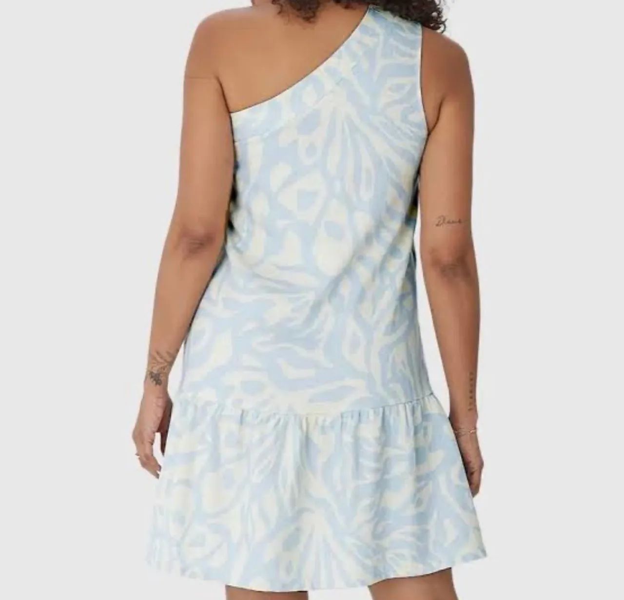 VENDO vestido curto da marca Malwee com decote de um ombro só!!