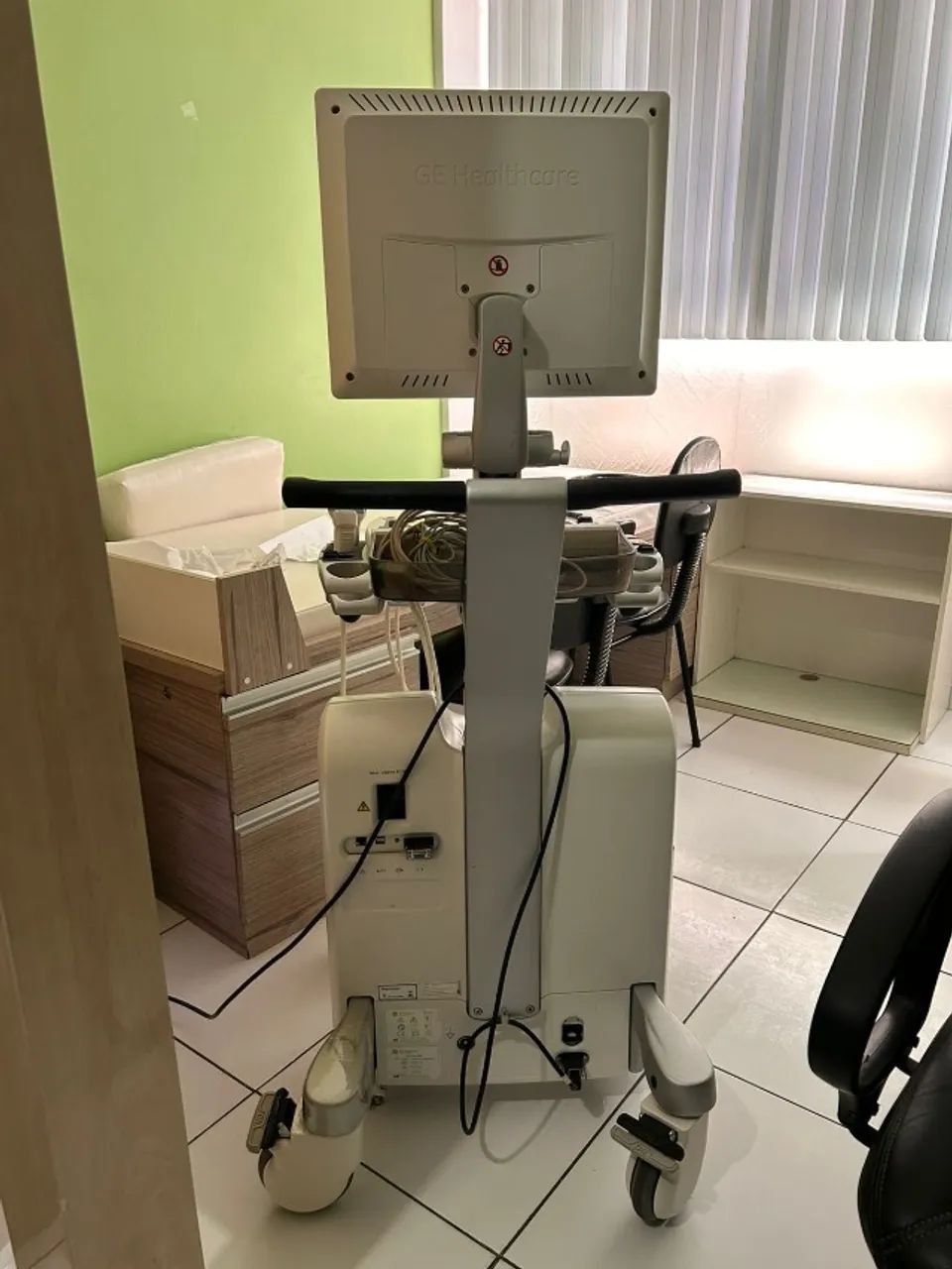 Vendo ecógrafo GE Healthcare Vivid S6, equipamento profissional de diagnóstico por imagem - Foto 2