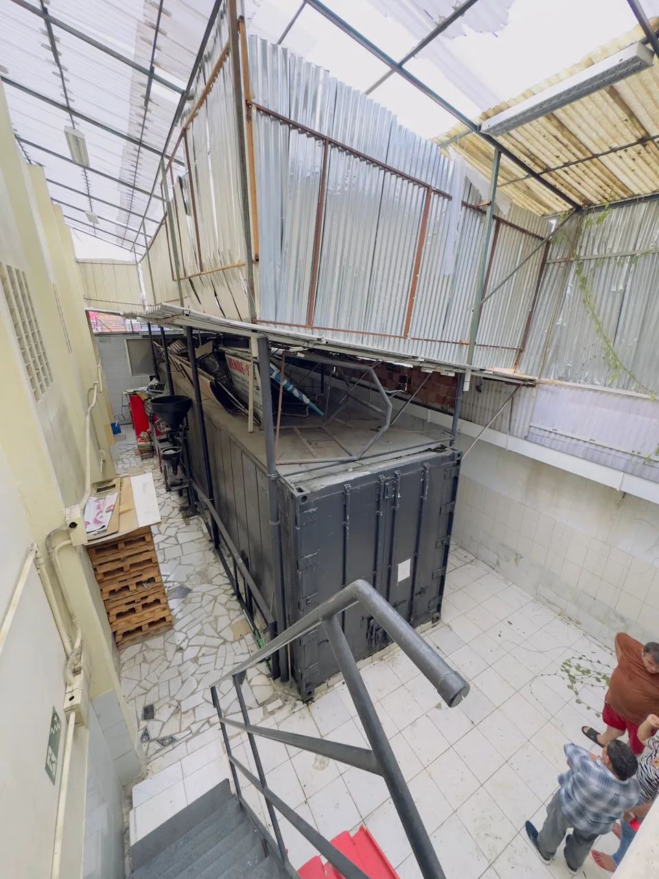 Galpão com câmara frigorífica de 40 Ton leia