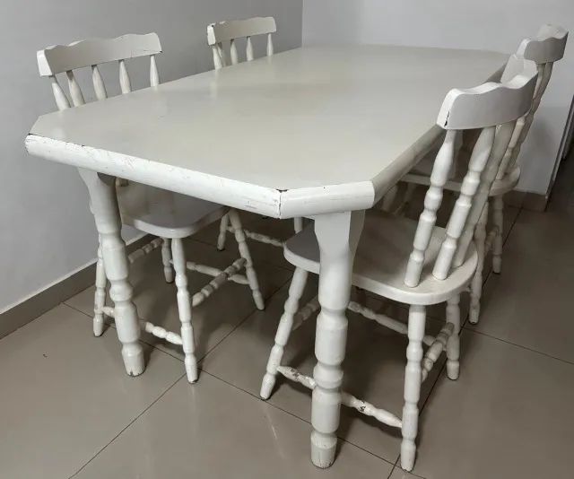Mesa de Madeira Branca com 4 cadeiras - Foto 2