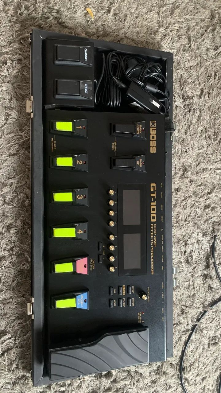 Pedaleira Boss GT100 + CLT e Case.