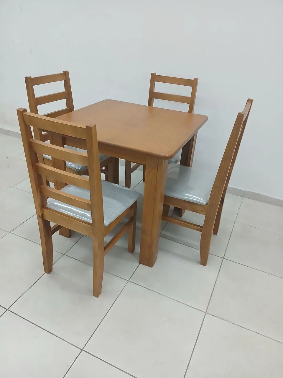 Conjunto Mesa com 4 cadeiras - Foto 3