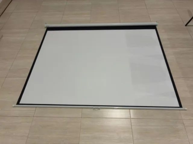 Tela de projeção 2,03 x 1,52, retrátil