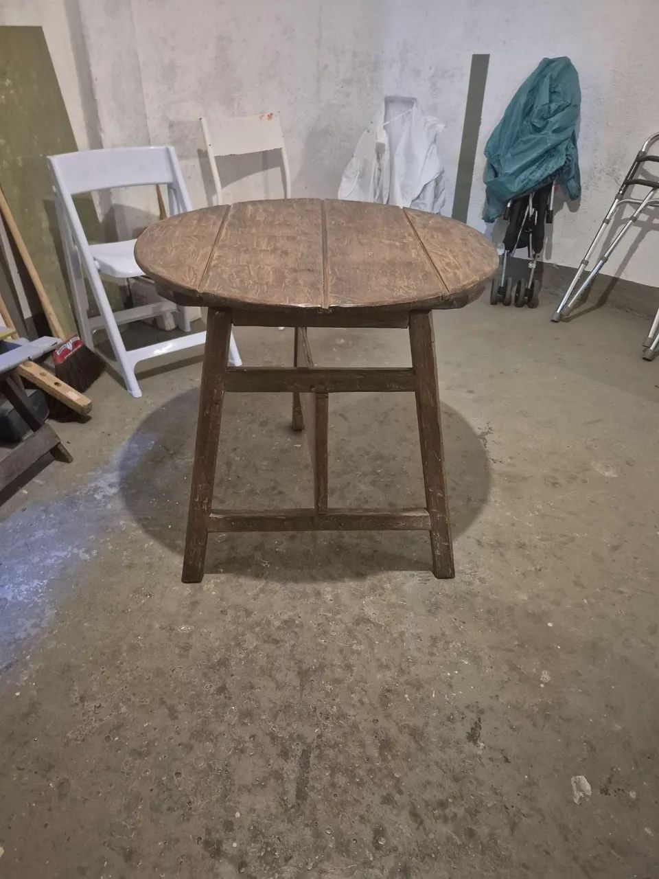 Mesa de canto rústica  com 3 pés