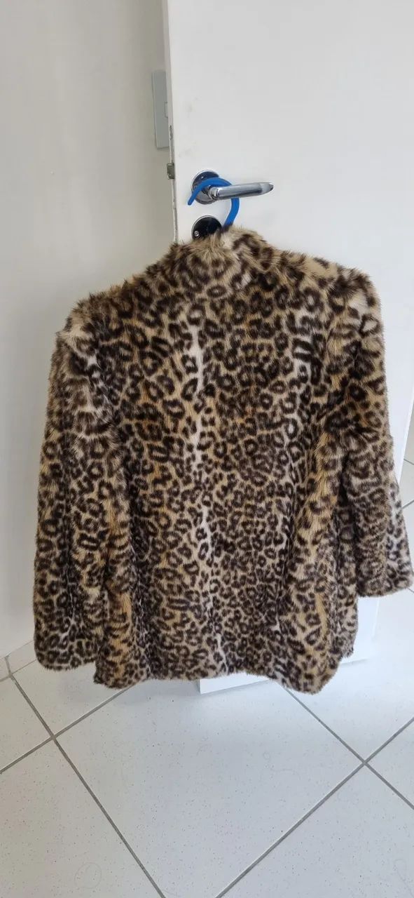 Casaco leopardo,  macio,  tecido de qualidade,  contém bolsos e botões 