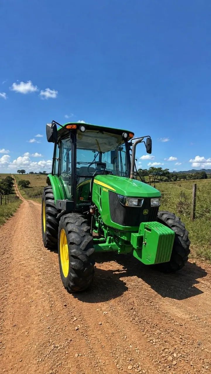 Trator John Deere 5070E