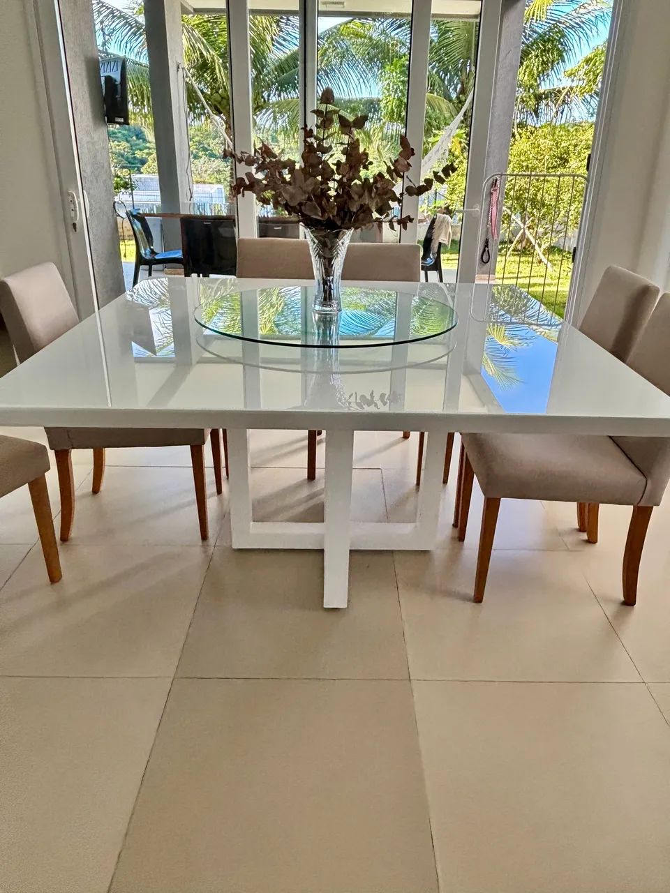 Vendo Mesa e Cadeiras seminovas - Foto 4