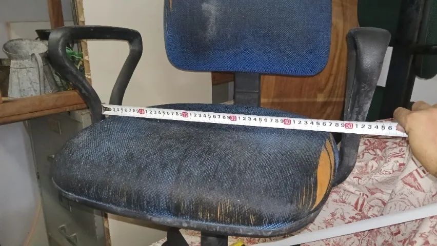 Cadeira de Escritório Giratória com Braços - Funcional / Para Reformar - Foto 3