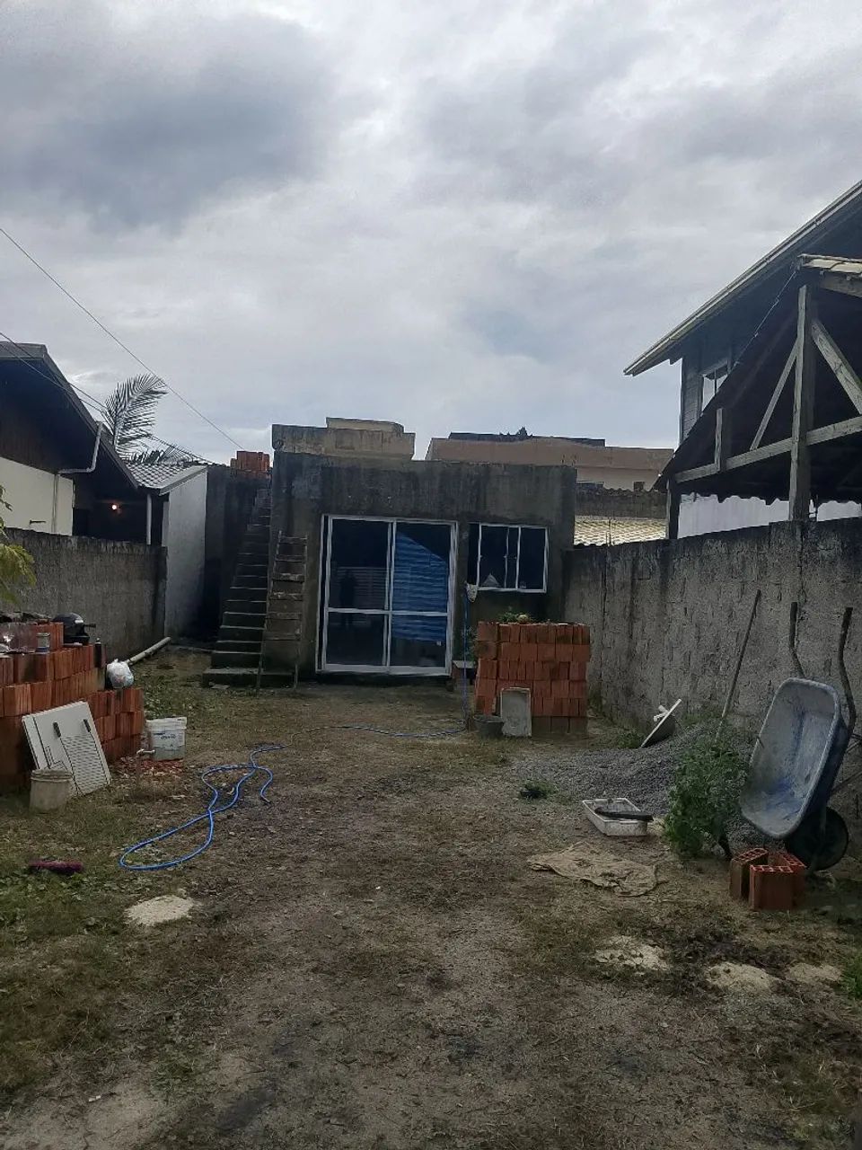 Vendo casa direto com proprietário, no rio vermelho.
