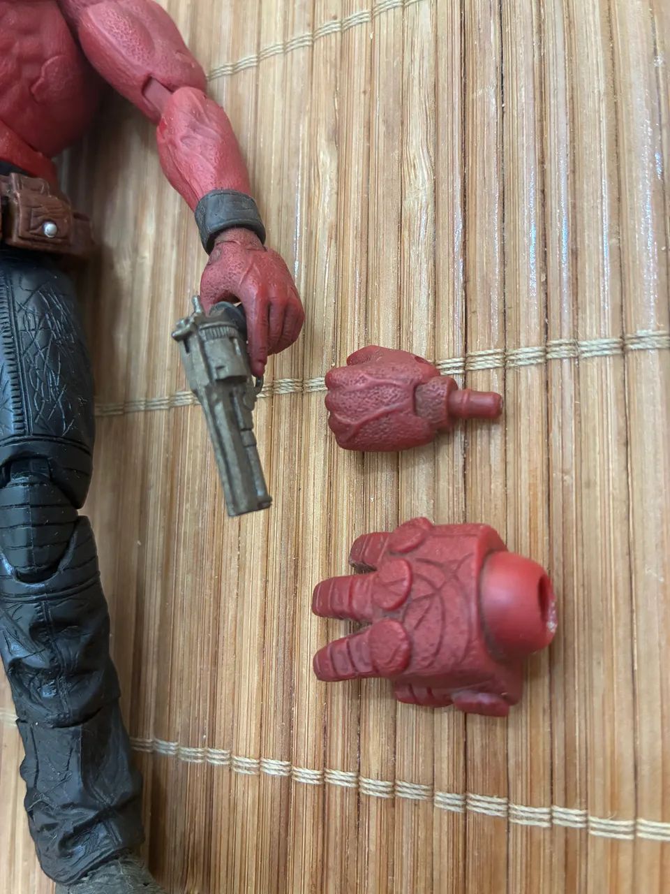 Action Figure Hellboy NECA 18cm Completo  - Foto 6