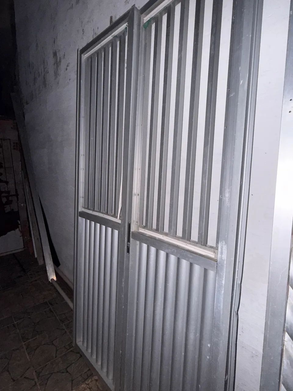 Aluminum Gate (unit) Dimensions: Height: 2.21 cm, Width: 64 cm