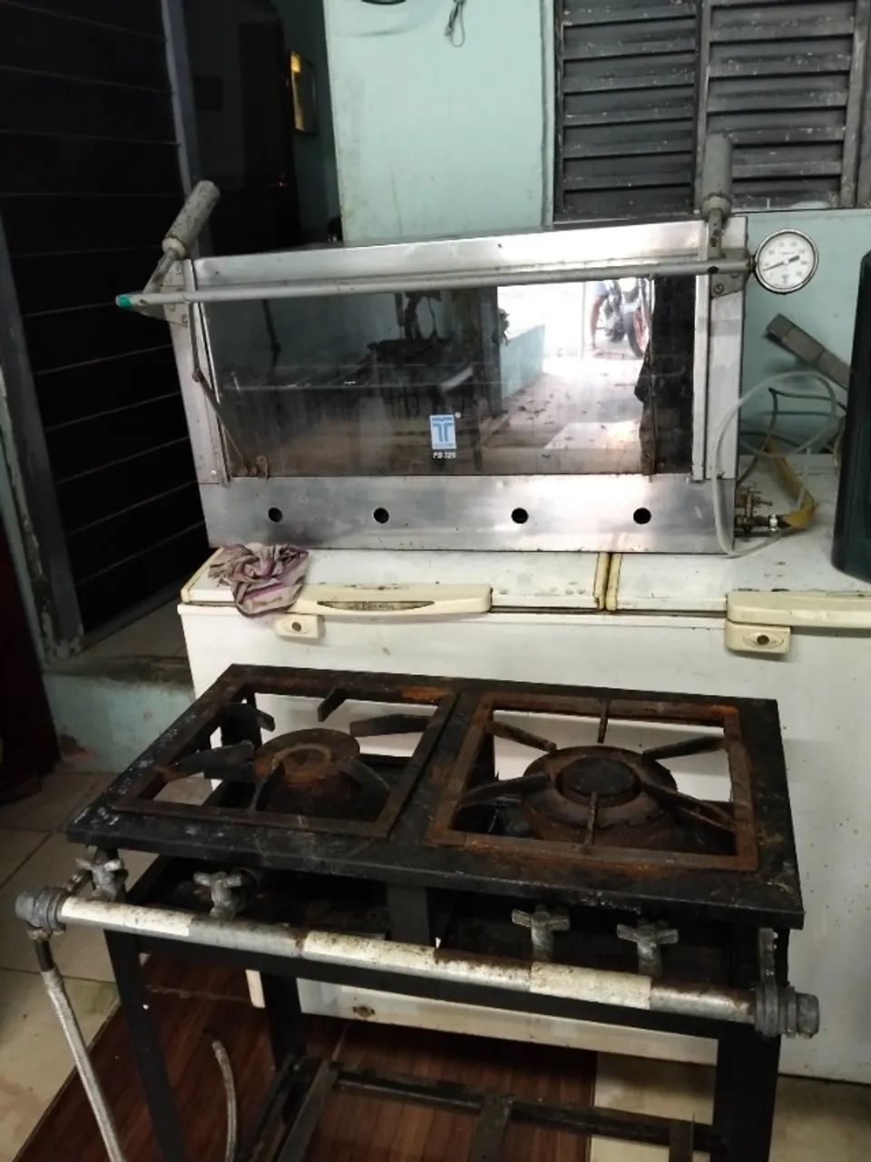 Forno e fogão industrial 