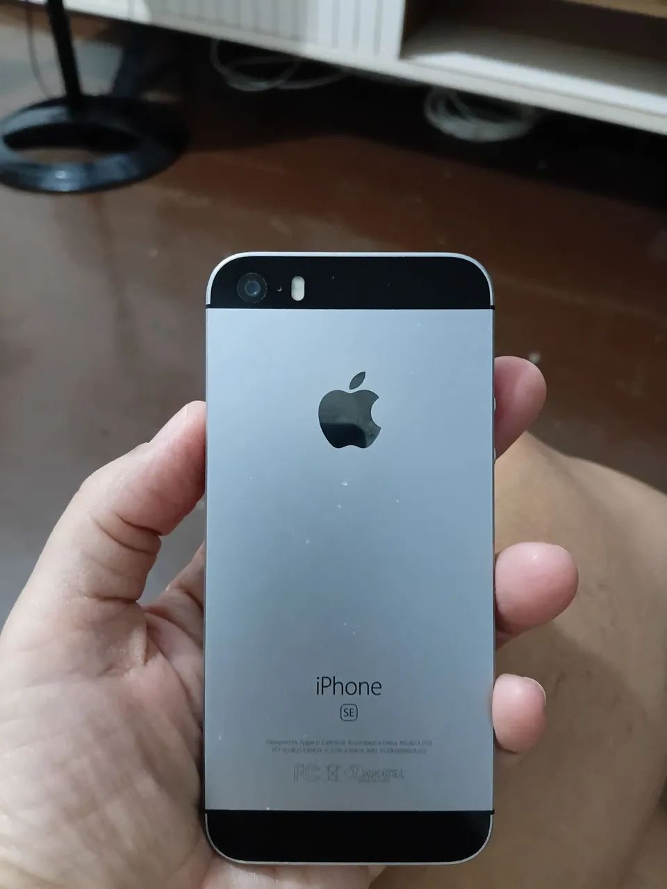 Iphone SE cinza 32 gb bateria 74% funcionando perfeitamente