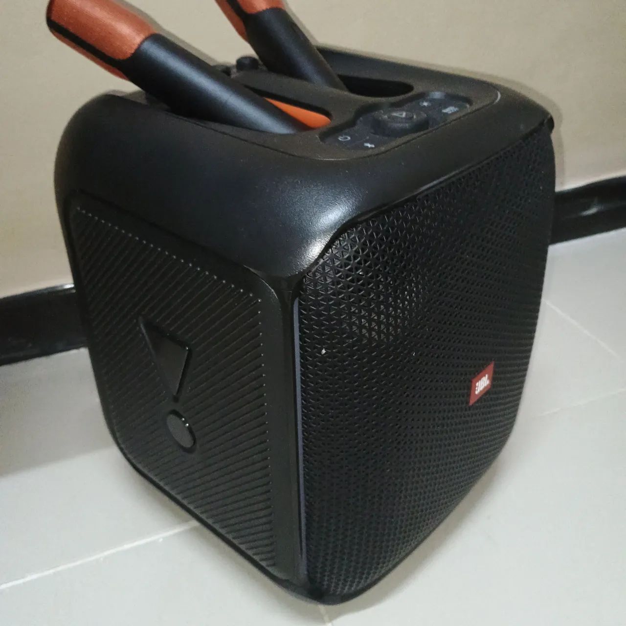 Vende-se uma caixa de som Bluetooth jbl partybox Encore com 2 microfones. - Foto 4