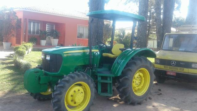 Trator john deere 5055 E