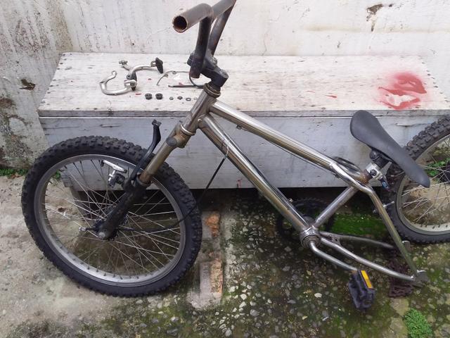 Bike Aço pneus aro 20 desmontada usada