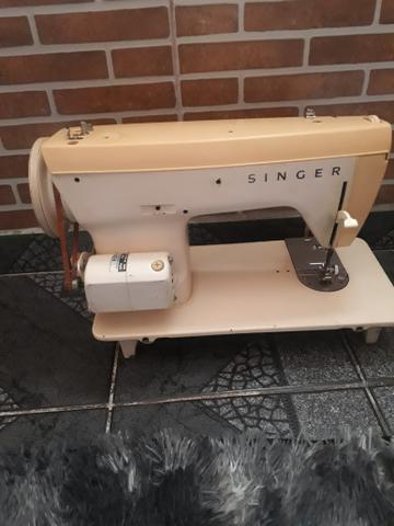 Máquina de costura da marca Singer 1/3 profissional - Foto 2