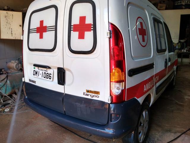 Ambulância kangoo