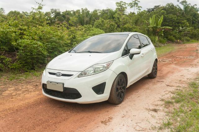 Ford Fiesta Hatch SE - Excelente estado