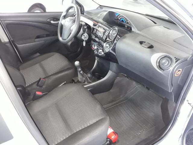 TOYOTA ETIOS HB XS 15 - Foto 10