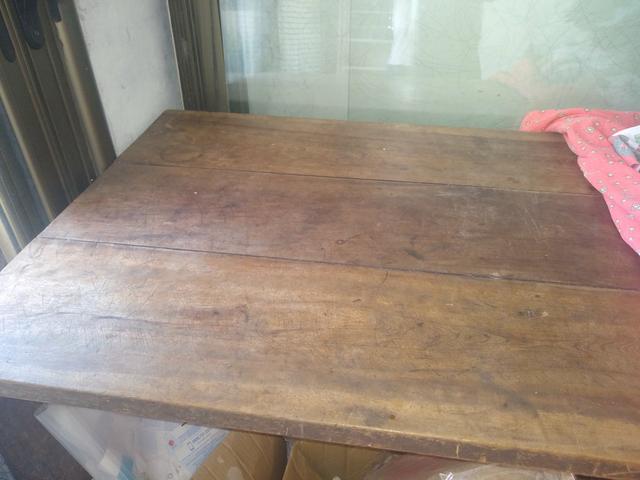 Mesa rústica em madeira nobre