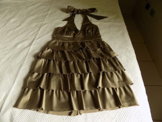 Vestido de festa, cetim dourado, tamanho P, frente única, usado uma vez