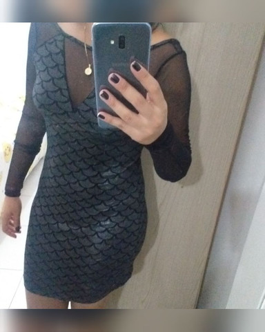 Vestido elegante com manga.