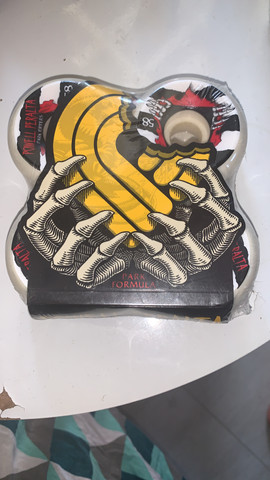 Roda Bones Skate