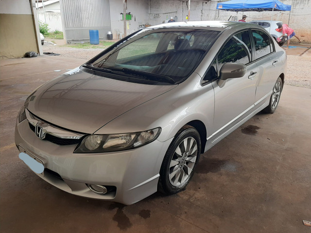 Honda Civic 2010. Aceita troca por Corolla 2015 com volta. 066.9.