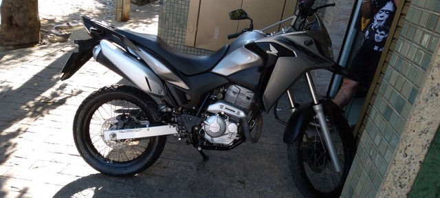 XRE EXTRA E AINDA NA GARANTIA HONDA.